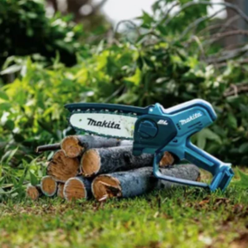 KIT MAKITA ORIGINAL: MOTOSIERRA INALAMBRICA + PISTOLA DE PINTURA ELÉCTRICA INALÁMBRICA + 4 BATERÍAS GRATIS
